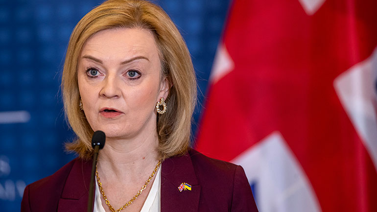 Η Βρετανία εξετάζει την επιτάχυνση της διαδικασίας επιβολής κυρώσεων στη Ρωσία